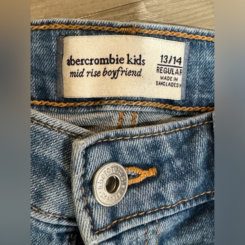 Abercrombie Kids mid rise boyfriend jeans - Picture 4 of 5
